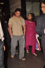 Sohail Khan returns from Germany at the Airport on 21st Oct 2011 (27).JPG